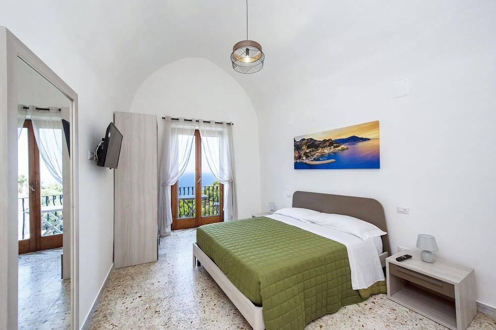 Entire apartment, Casa Rosaria With Beautiful Sea View Terrace in Conca dei Marini, Amalfi Coast