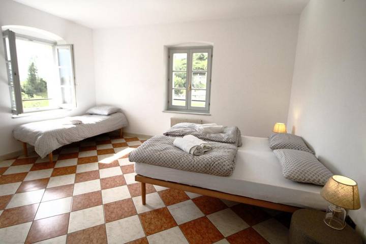 Gîte pour 4 personnes, avec jardin dans Varena - 2