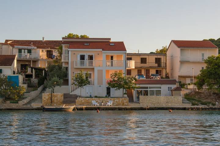Ferienhaus für 12 Personen, mit Balkon/Terrasse in Rogoznica