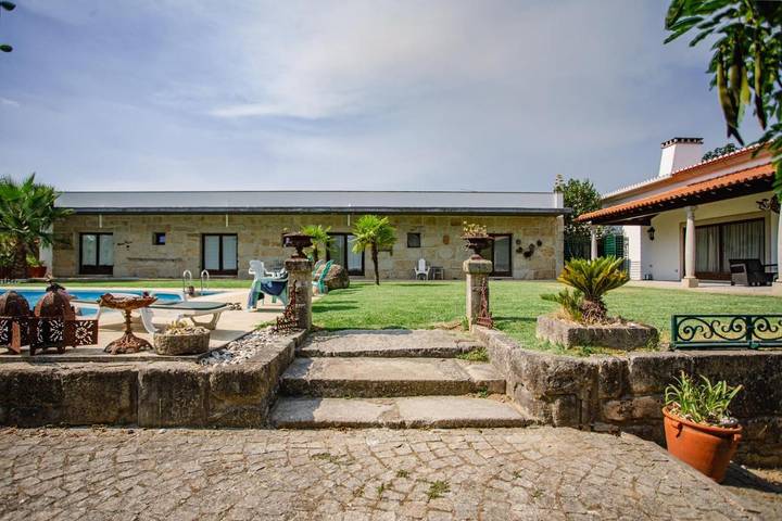 Pousada para 4 pessoas, com terraço e jardim e ainda piscina and jacuzzi em Portugal