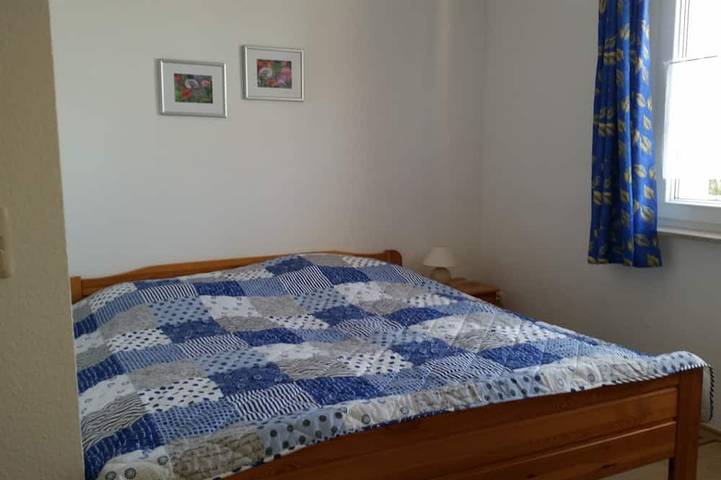 Ganze Wohnung, Separate ostseenahe (800m) Ferienwohnung in Wustrow, ruhige Zentrumslage, WLAN in Wustrow, Fischland