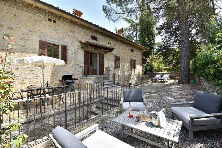 Gîte pour 5 personnes, avec jardin ainsi que terrasse et piscine dans San Sano