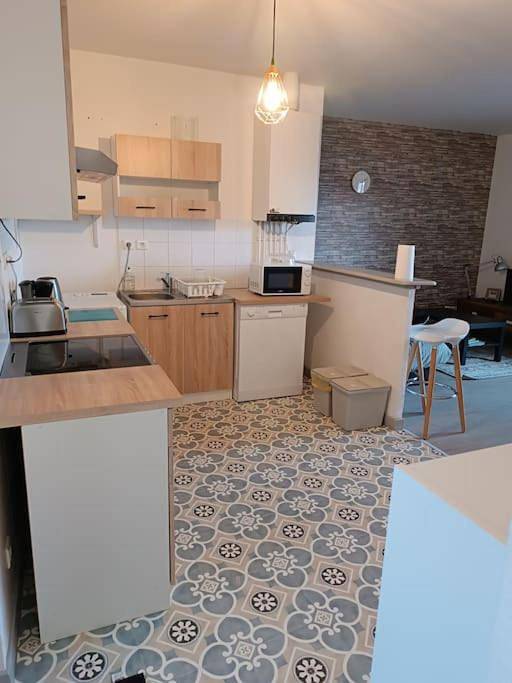 Appartement entier, Two-Bedroom Apartment in Saint-Georges-de-Mons, Puy-de-Dôme