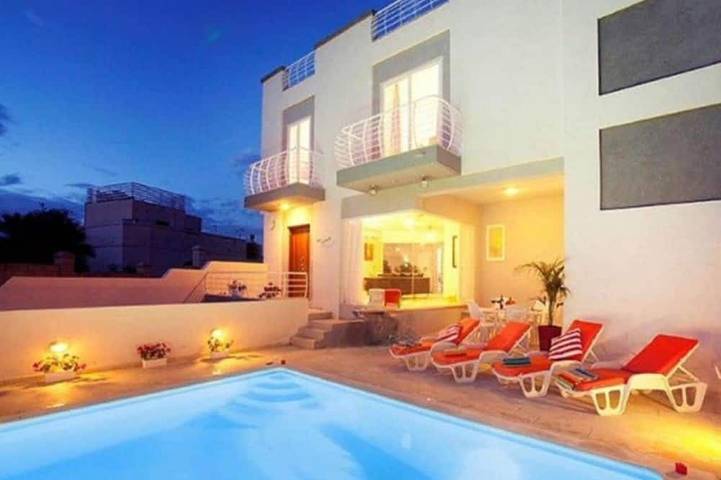 Villa para 20 pessoas, com varanda e piscina e ainda jardim - 1