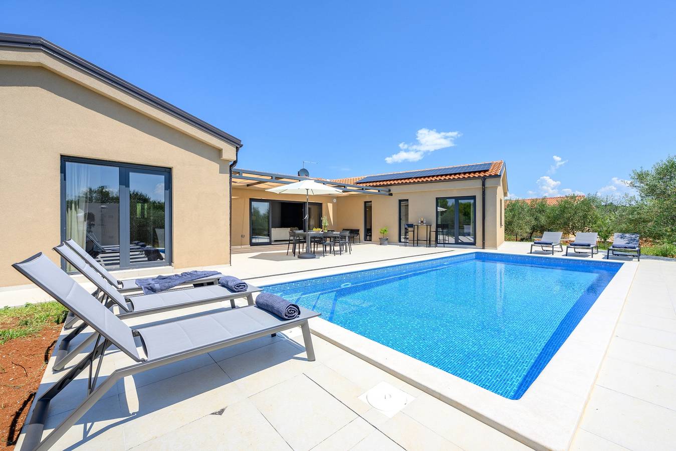 Villa Oliver in Kaštel (Plovanija), Buje