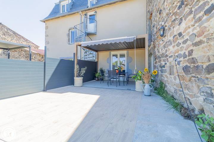 Gîte pour 2 personnes, avec Jacuzzi ainsi que Terrasse et Jardin