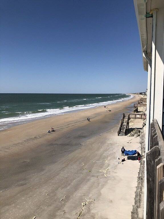 Ganze Wohnung, Private Retreat for two with stunning Ocean Front Views in North Topsail Beach, Camp Lejeune