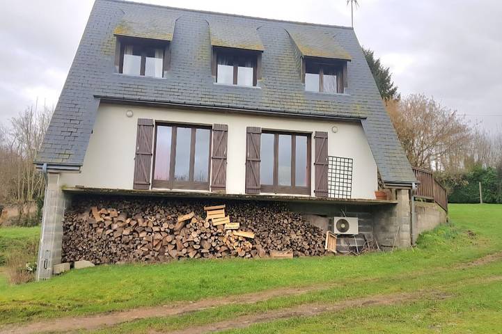 Gîte pour 14 personnes, avec Balcon et Jardin dans Ticheville