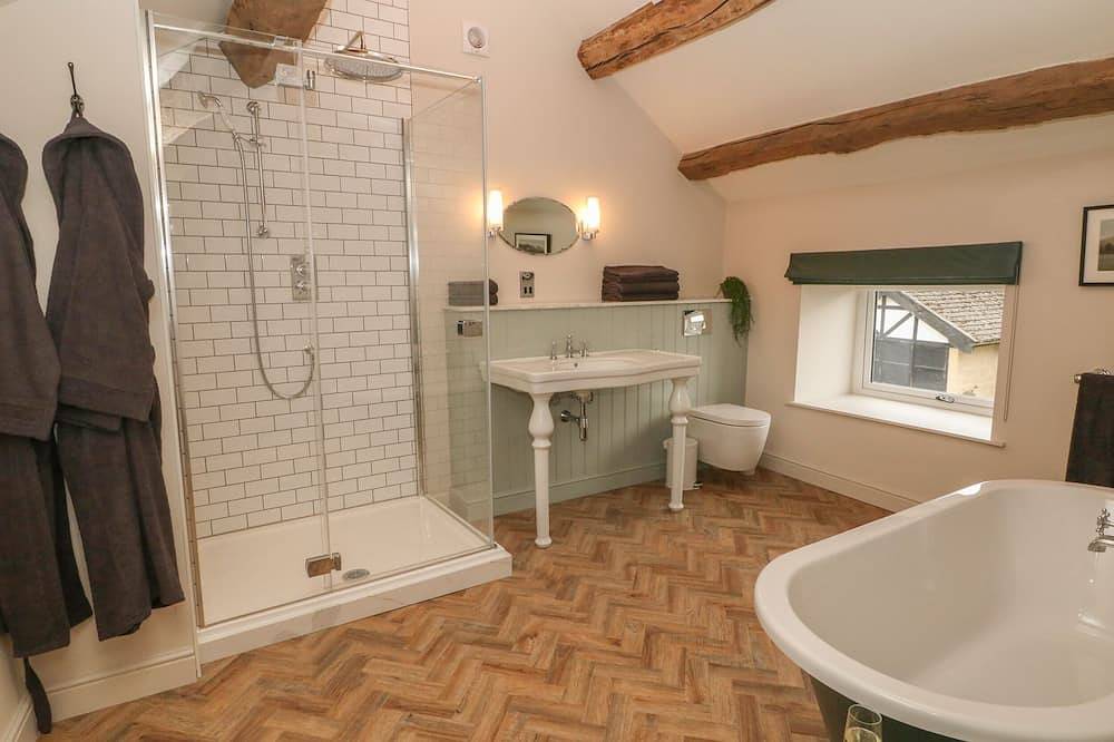 Overlea Cottage, romantic, luxury holiday cottage in Hayfield in Derbyshire