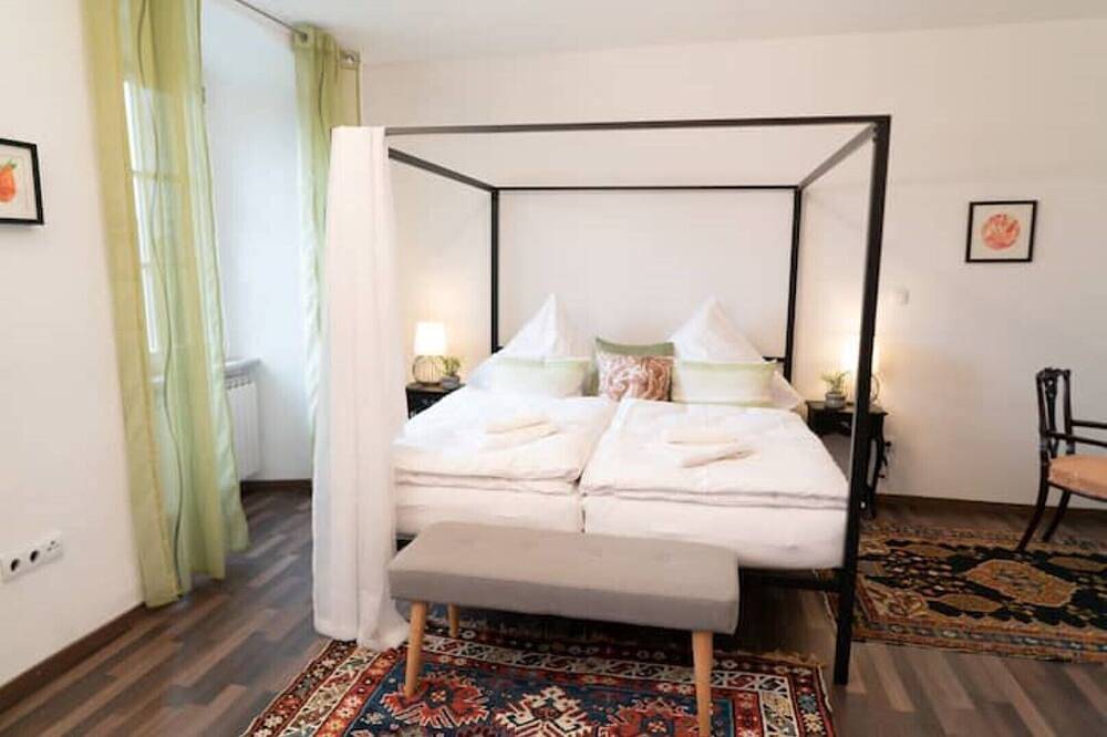 Wohnen im Schloss -  Ferienwohnung 1. Og mit 106qm in Markt Nordheim, Fränkisches Weinland
