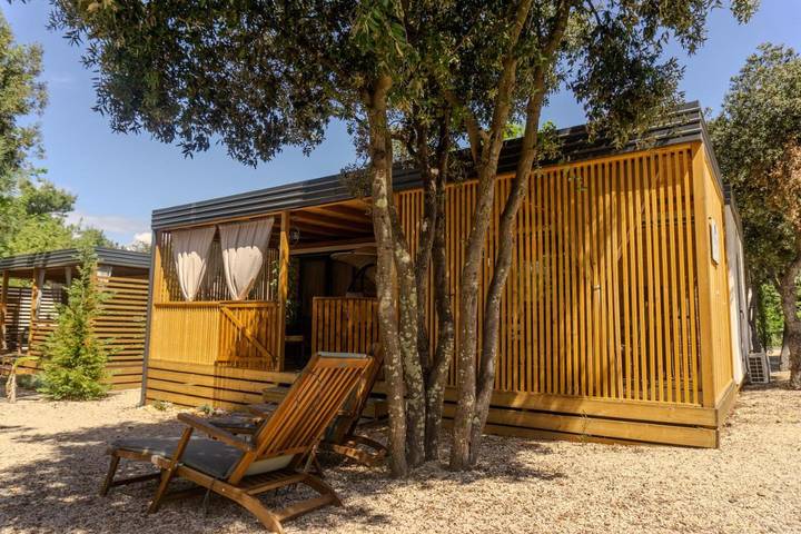 Kemping dla 6 osób, z basen i basen dla dzieci oraz ogród, zwierzęta dozwolone w Biograd na Moru