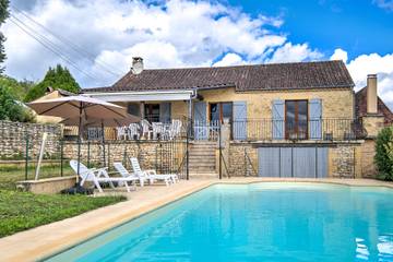 Gîte pour 10 personnes, avec jardin, animaux acceptés à Tursac