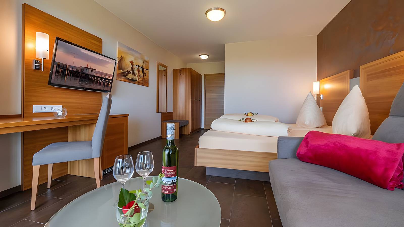 Hotel Mohren Hagnau am Bodensee - Komfortzimmer mit Bergblick in Hagnau am Bodensee, Region Bodensee-Oberschwaben
