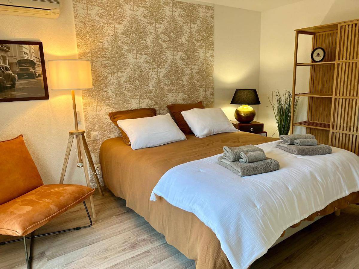Double Room with Balcony in Pézenas, Côte méditerranéenne (France)