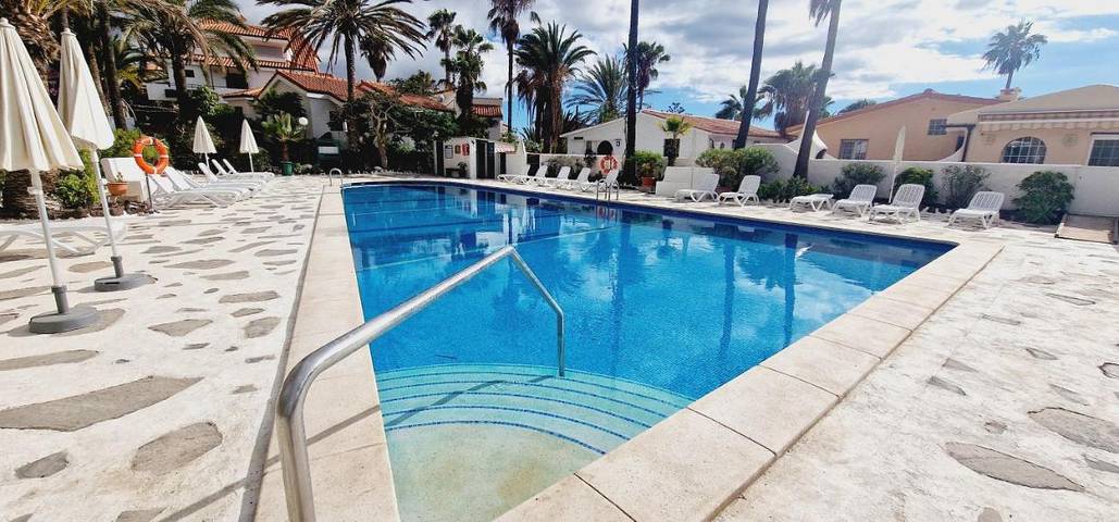 Agriturismo per 6 persone, con panorama e piscina nonché terrazza ad Arona