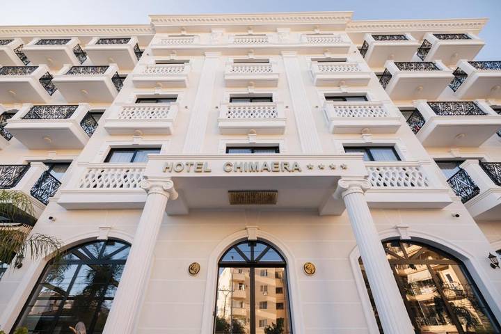 Hôtel pour 2 personnes, avec balcon ainsi que bassin pour enfant et piscine