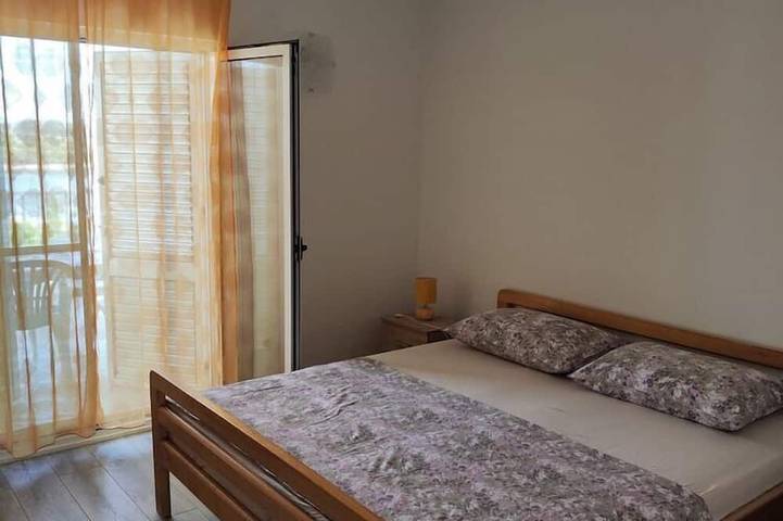 Holiday Home Maja - Four Bedroom Holiday Home with Terrace and Sea View in Maslinica, Solta