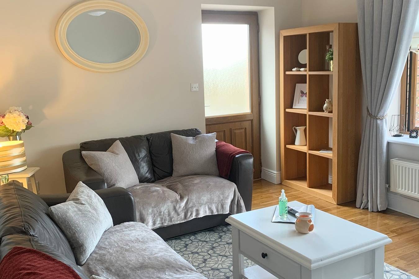 Ganze Ferienwohnung, Carraig House Sleeps 2 Pets Allowed in County Cavan