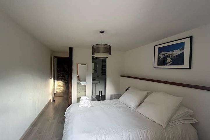 Gîte pour 2 personnes, avec piscine et jardin à Les Vigneaux