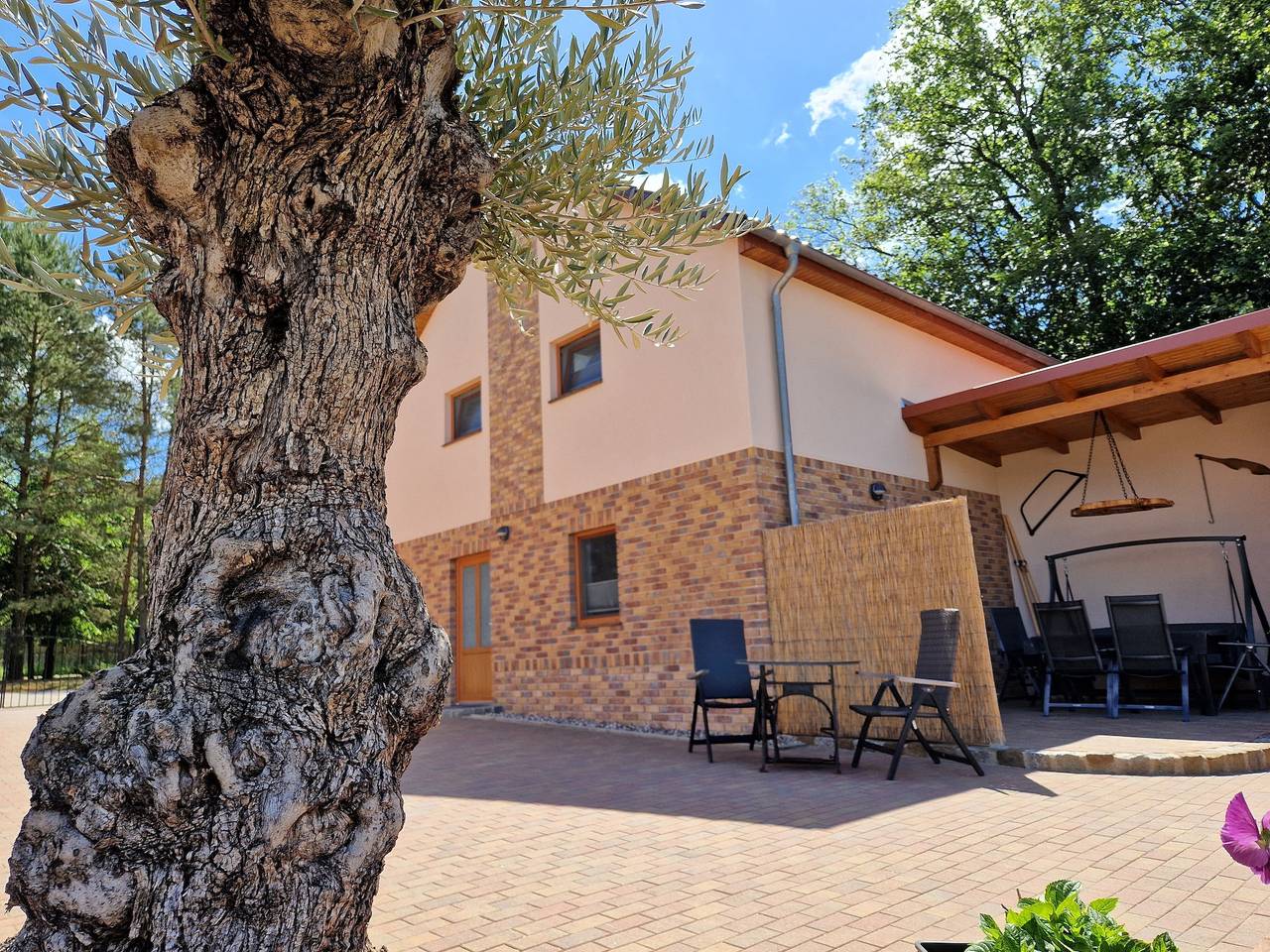Ferienhaus 'Ferienhaus in Fürstensee Wald See' mit Gemeinschaftspool, privater Terrasse und Wlan in Fürstensee, Neustrelitz
