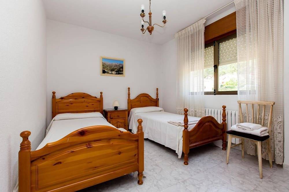 Apartamento entero, Chalet con piscina La Serradilla Pedralaves in Piedralaves, Provincia de Ávila