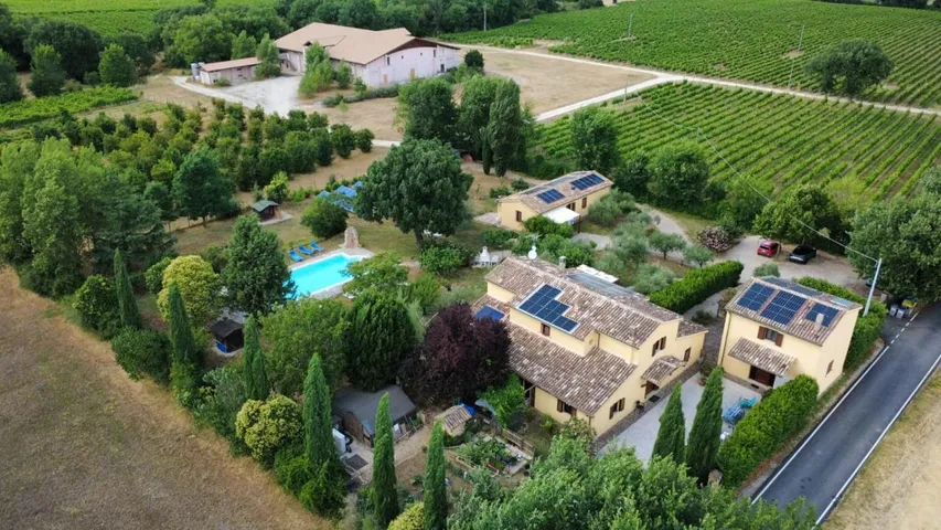 Ferienhaus für 6 Personen, mit Garten und Pool sowie Ausblick - 1