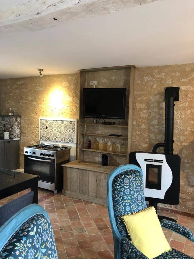 Location de vacances pour 4 personnes, avec jardin et piscine dans La Chapelle-Saint-Martin-en-Plaine - 2