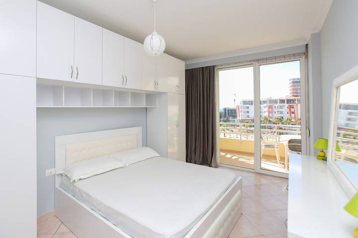 Ferienwohnung für 4 Personen, mit Meerblick und Balkon, kinderfreundlich in Albanien