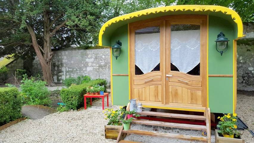 Chambre d’hôte pour 2 personnes, avec Terrasse ainsi que Jardin et Vue dans Château de Loches Château de la Loire