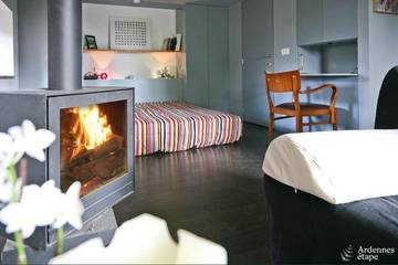 Gîte pour 2 personnes, avec jardin ainsi que vue et terrasse à Florenville