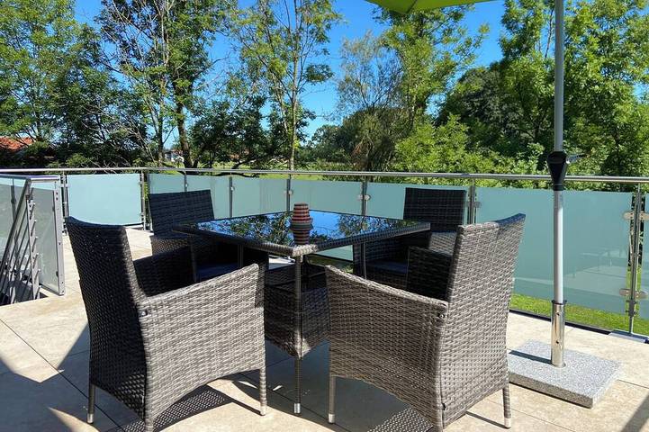 Ferienwohnung für 3 Personen, mit Whirlpool und Terrasse sowie Garten in Übersee