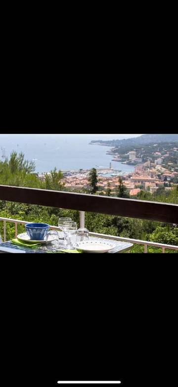 Gîte pour 2 personnes, avec balcon et vue à La Celle-sous-Gouzon