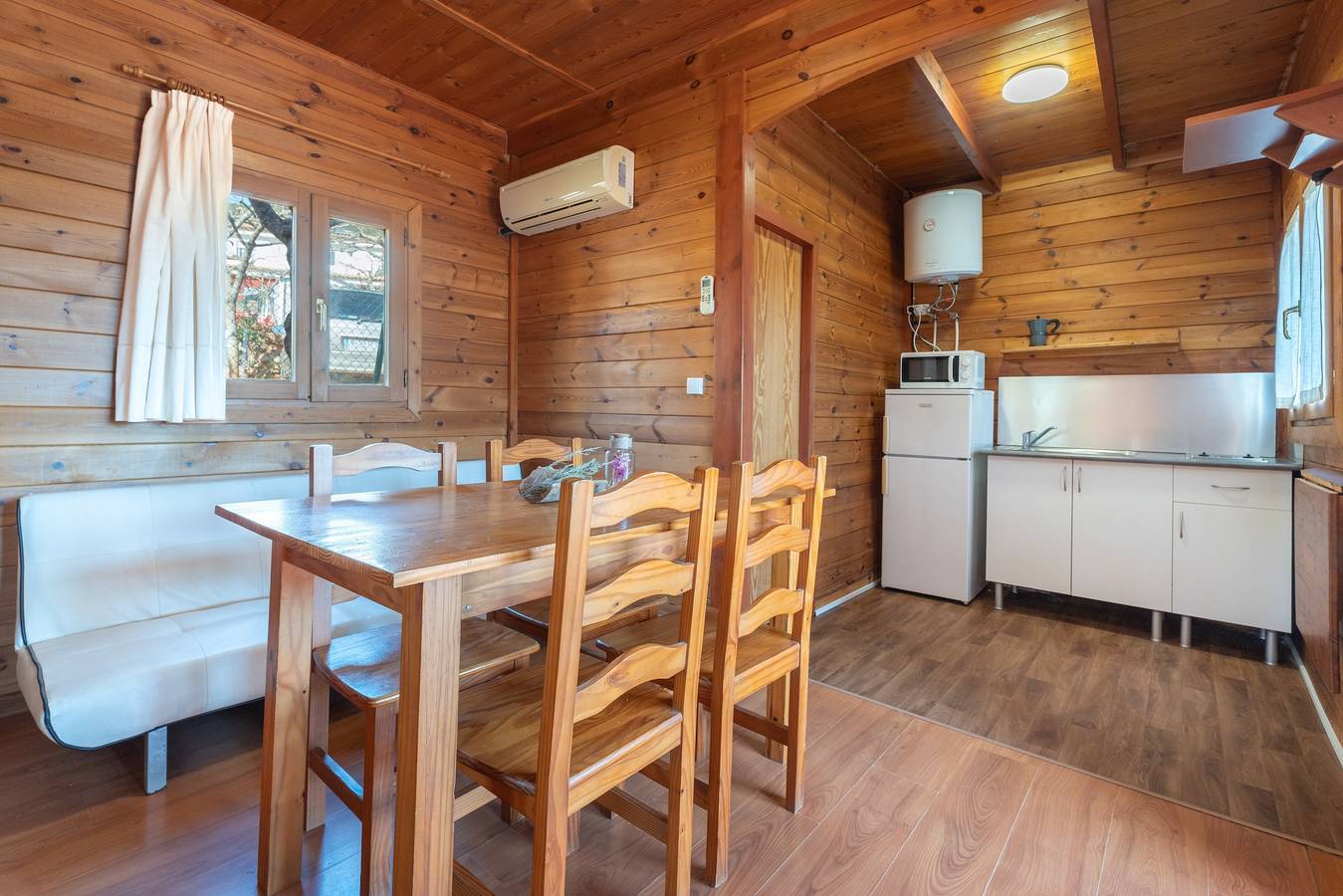 Holiday Home 'Cabaña Madera A' with Mountain View, Wi-Fi and Air Conditioning in Barx, Costa de Valencia