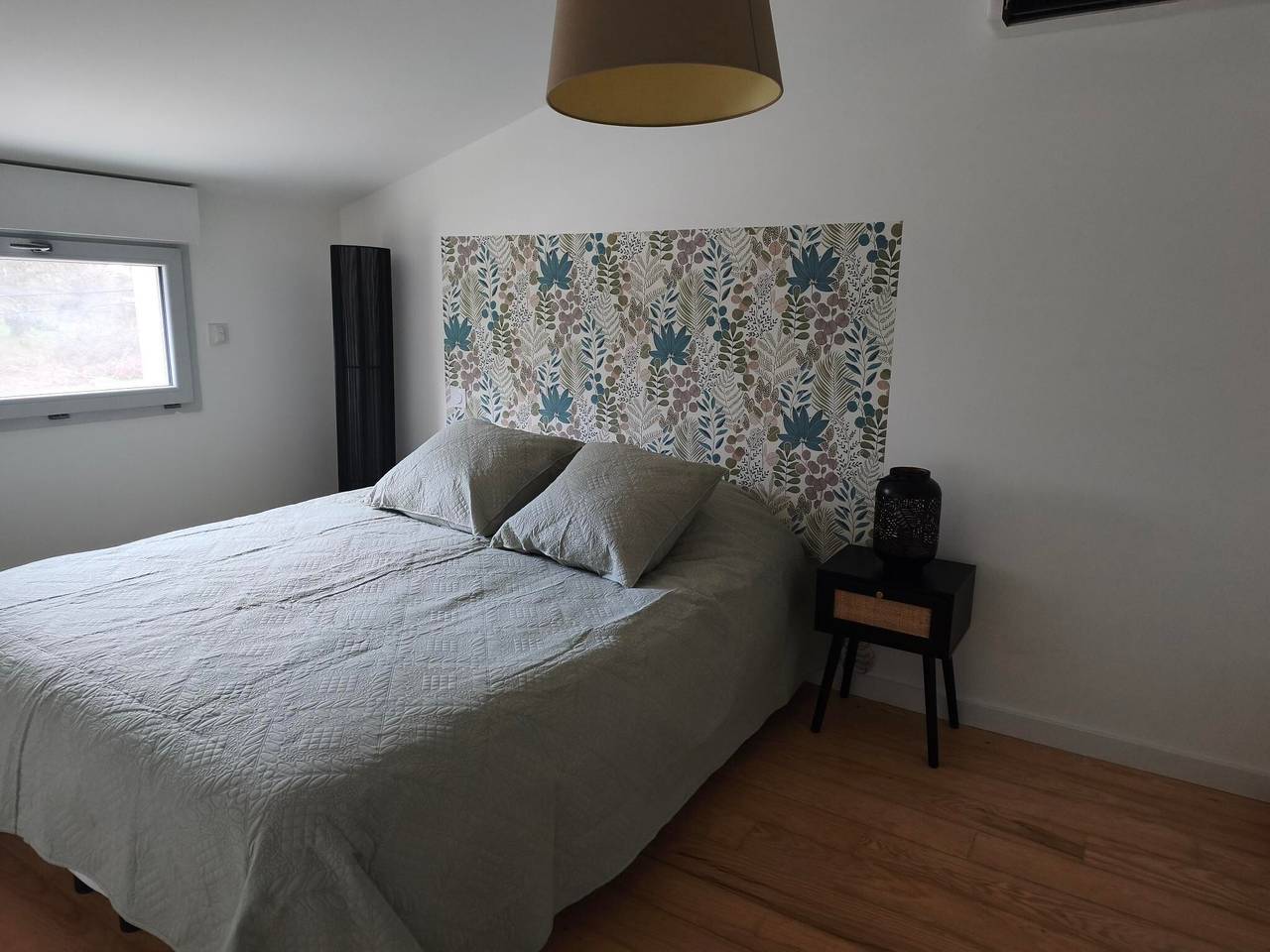 Apartamento entero, Apartamento “Cerca de Burdeos y la A10” con Wi-Fi y aire acondicionado in Saint-Loubès, Región de Burdeos