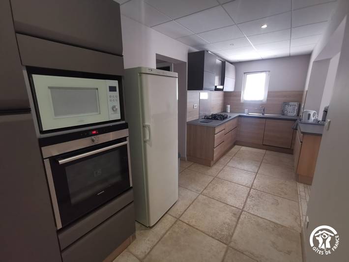 Gîte pour 4 personnes, avec terrasse ainsi que piscine et jardin à Bédarieux - 3