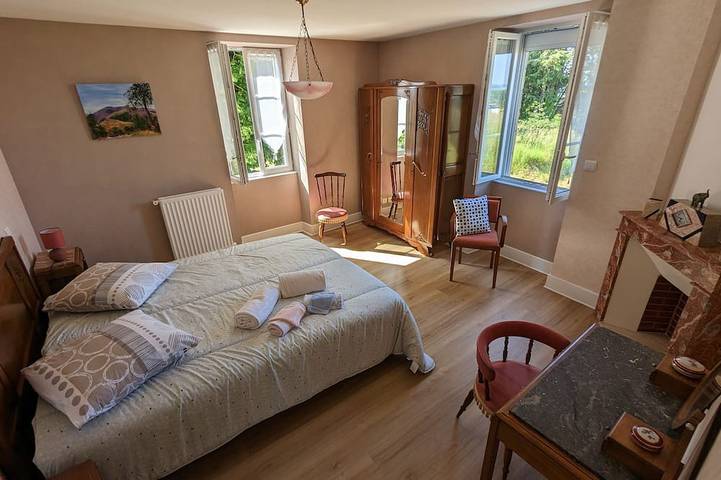 Location de vacances pour 8 personnes, avec Balcon et Jardin à Saint-Pantaléon-de-Larche - 2
