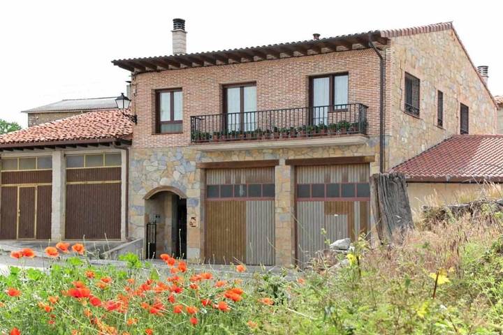 Location de vacances pour 8 personnes, avec Balcon et Terrasse à Casarejos