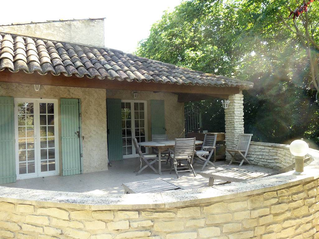 Gite Pavillon du Lantana in Taillades, Parc naturel régional du Luberon