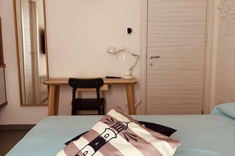 Ganze Wohnung, Queen-Zimmer mit Meerblick in Favignana Stadt, Favignana