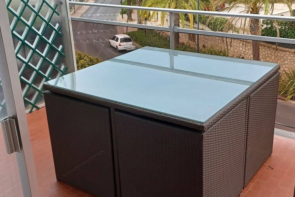 Entire apartment, Studio 30m2 (4personnes max), beach and port within walking distance in Six-Fours-les-Plages, Toulon region