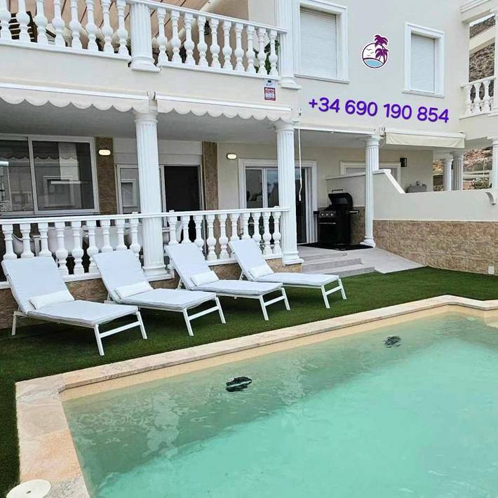 Chalet para 12 personas, con piscina además de vistas y jardín en Los Cristianos