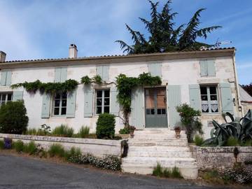 Chambre d’hôte pour 2 personnes, avec piscine et jardin à Beurlay