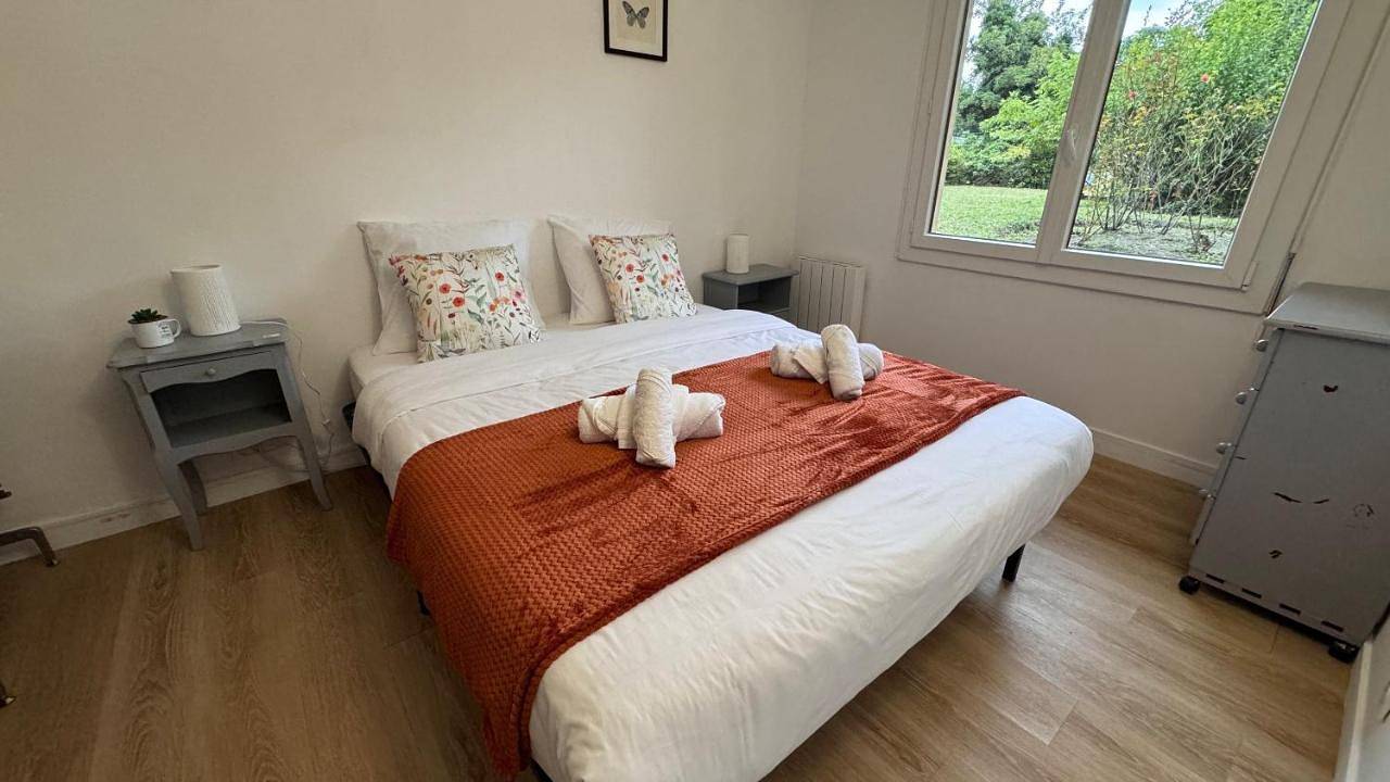 Appartement entier, Appart familiale 6 pers avec parking - Paris in Rosny-sous-Bois, Seine-Saint-Denis