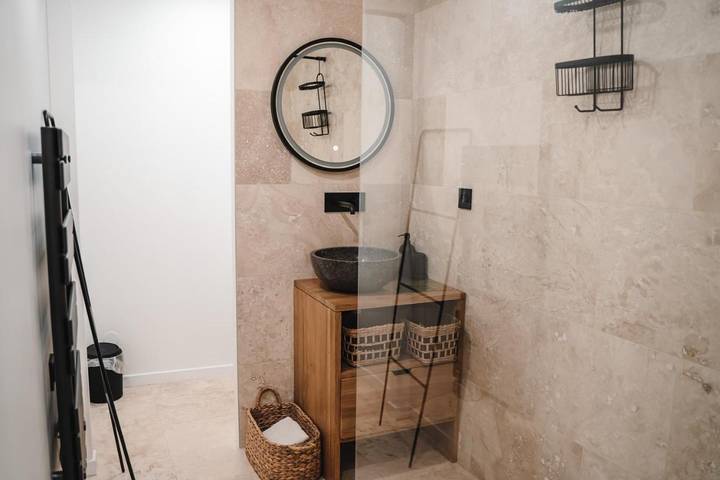 Location de vacances pour 2 personnes, avec piscine ainsi que jardin et vue à Gignac - 4