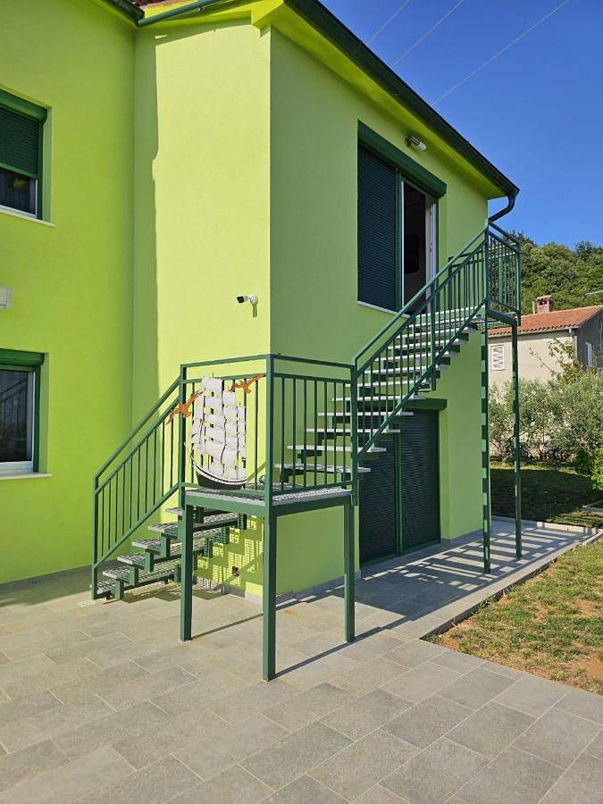 Ferienwohnung für 4 Personen, mit Garten und Ausblick sowie Pool, kinderfreundlich in Labin