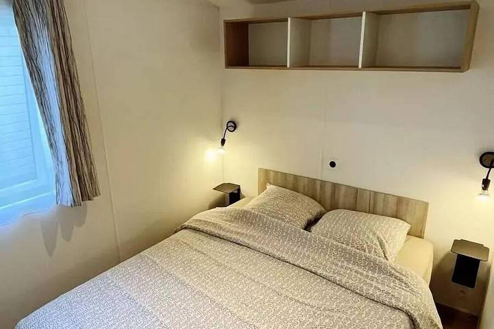 Mobil home pour 6 personnes, avec terrasse et piscine à Saint-Bonnet-le-Château - 2