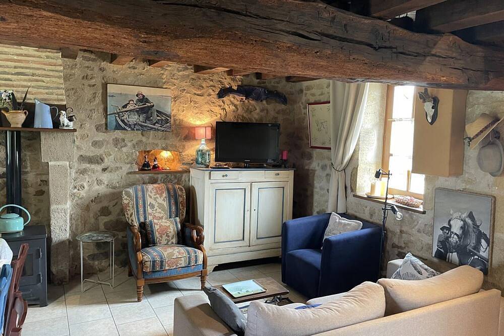 **Casa rústica restaurada con pesca, piscina y actividades en plena naturaleza** in Bourbon-l'Archambault, Allier (desambiguación)