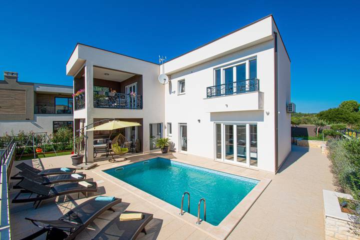 Villa pour 8 personnes, avec piscine et terrasse, animaux acceptés à Pomer - 2