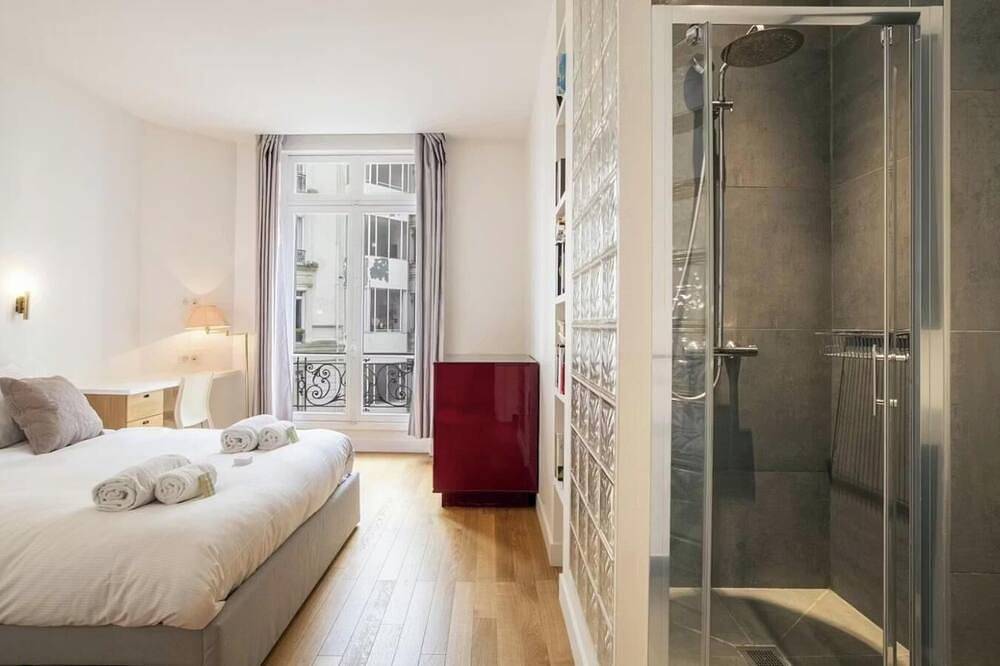 Appartement entier, The Essence Of Parisian Luxury Bathed In Natural Light - 200 Sqm – Saint Germain in Paris, Île de France