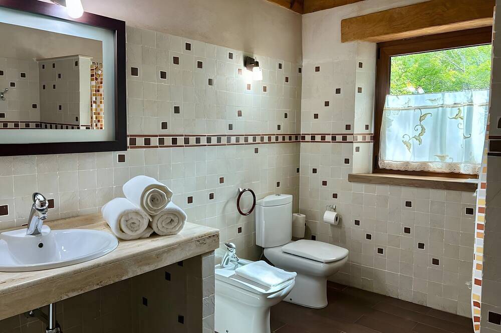 Die Hacienda von Navafría – Exklusive Natursteinvilla im Nationalpark Guadarrama in Navafría, Segovia Province